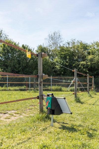 Load image into Gallery viewer, Ako producten sun power s3000 schrikdraadapparaat met zonnepaneel