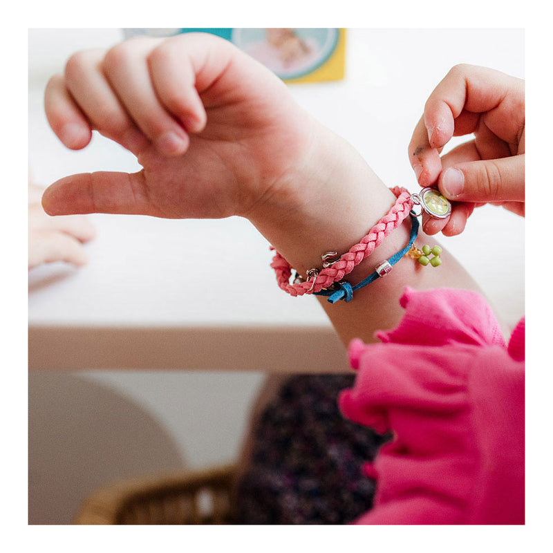 Load image into Gallery viewer, Totum pretty pony - knutselset paarden sieraden maken - bedel armbandjes maken met hoefijzer en paardenbedels - creatief speelgoed meisjes knutselset - cadeautip