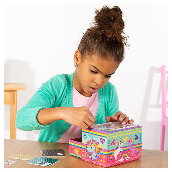 Load image into Gallery viewer, Totum unicorn sieraden doosje versieren - speelgoed meisjes knutselen cadeau tip - mozaïek 15 x 10 x 10 cm cadeau tip meisjes en jongens vanaf 3 jaar