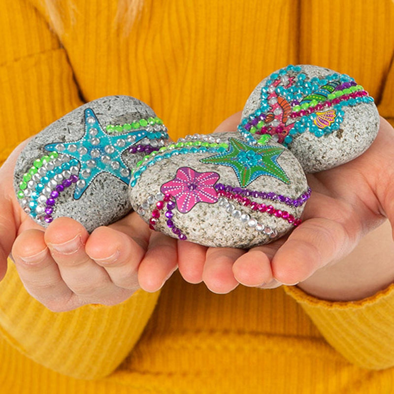 Load image into Gallery viewer, Totum knutselset stenen versieren met zeester incl. 350+ strass steentjes - rock starfish cadeautip creatief speelgoed meisjes en jongens vanaf 5 jaar knutselen