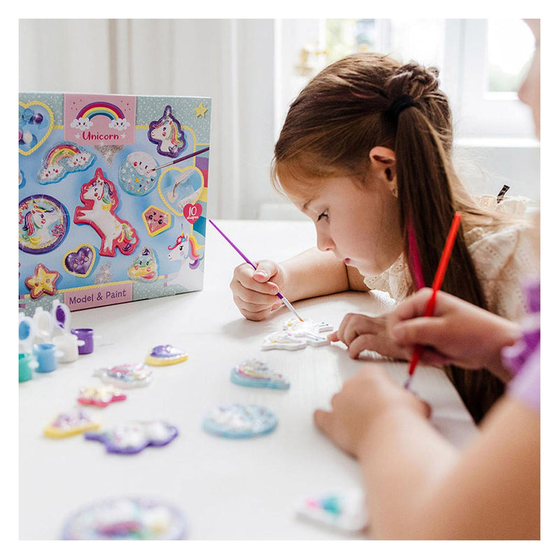 Load image into Gallery viewer, Totum unicorn gips gieten schilderen model paint 10 gipsfiguren maken incl. 5 kleuren verf en penseel - knutselset cadeau tip speelgoed meisjes en jongens vanaf 5 jaar