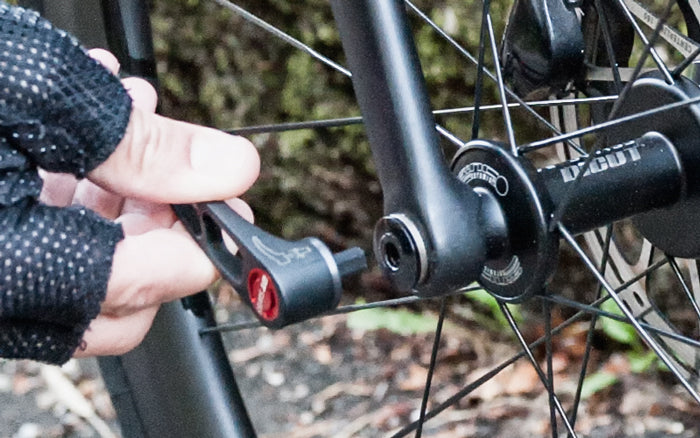 Load image into Gallery viewer, Dt swiss rws road plug in thru axle