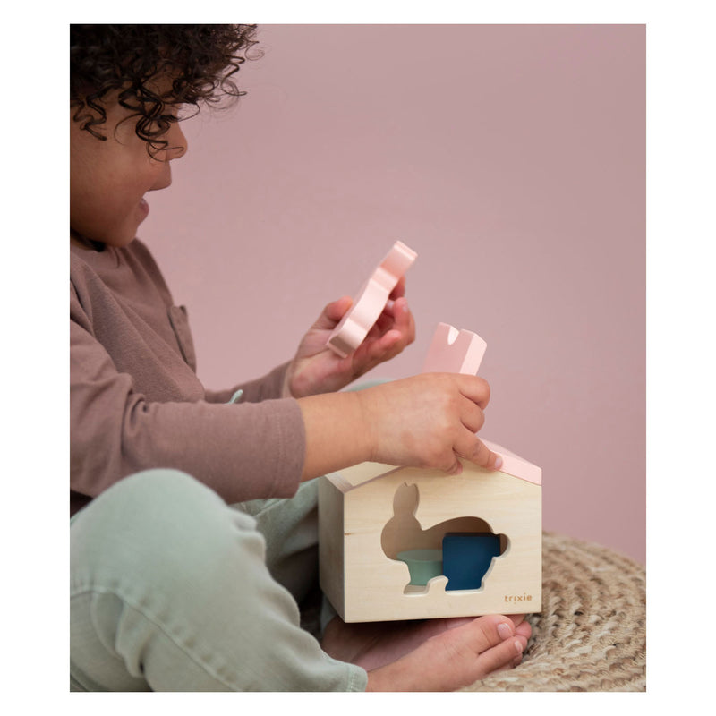 Load image into Gallery viewer, Trixie Houten Huis met Blokken Mrs. Rabbit
