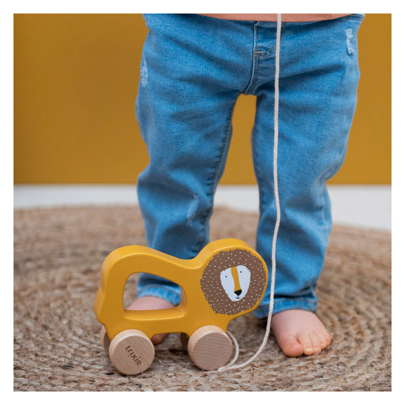 Load image into Gallery viewer, Trixie houten trekspeeltje - mr. lion - voor de eerste stapjes - babyspeelgoed - voor jongens meisjes - leeuw