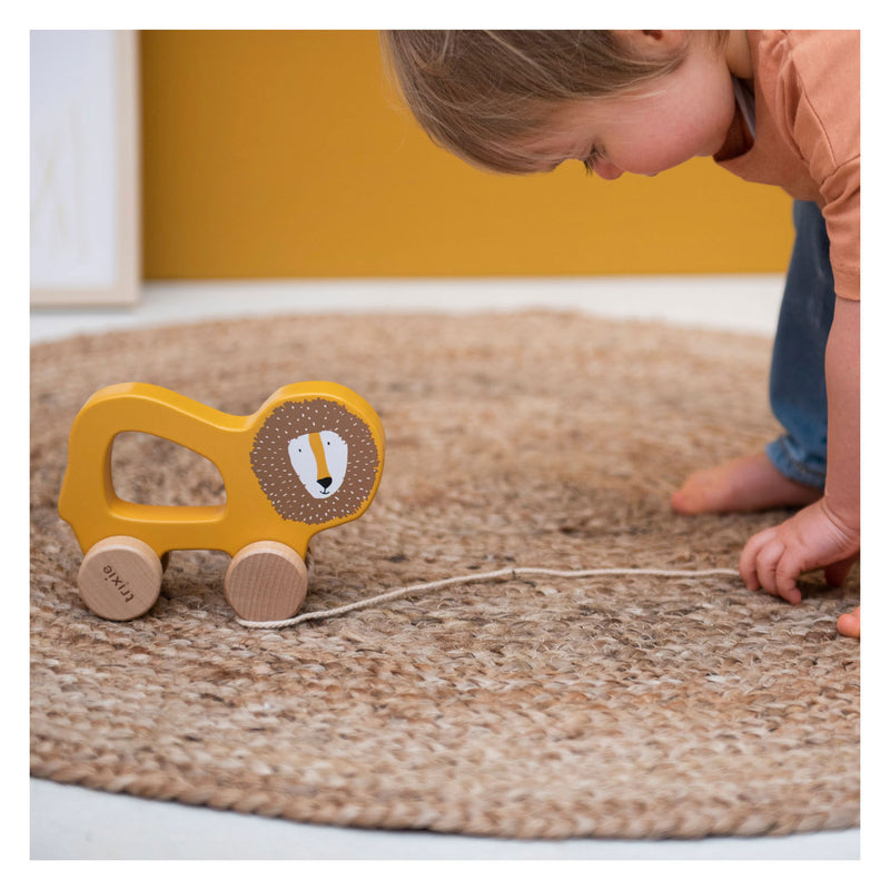Load image into Gallery viewer, Trixie Houten Trekfiguur Mr. Lion