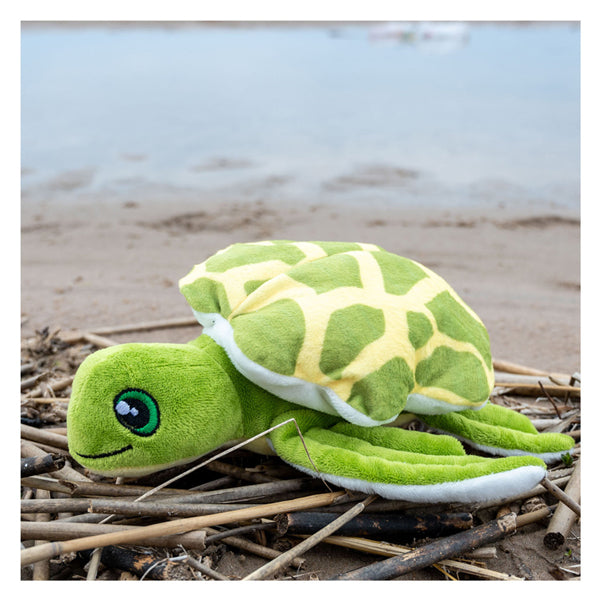Load image into Gallery viewer, Tactic save the sea schildpad konna –duurzame knuffel 20x10x7 cm – gemaakt van 4-7 gerecyclede pet flessen – inclusief adoptiecertificaat – educatief speelgoed vanaf 0 jaar – ecologisch pluche – 100% recyclebaar – bescherm de zee – met gratis app