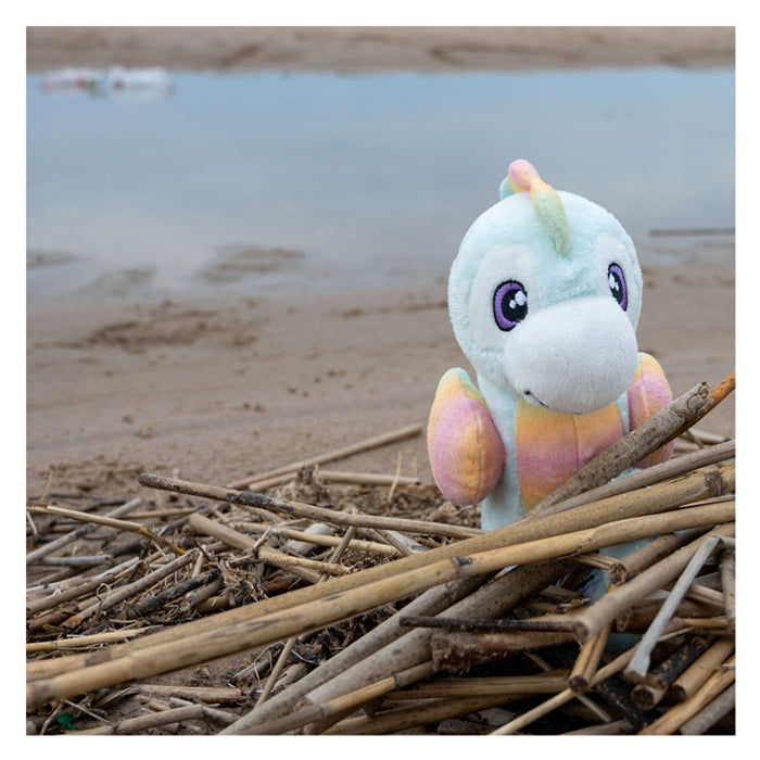 Load image into Gallery viewer, Tactic save the sea zeepaard matilda –duurzame knuffel 20x10x5 cm– gemaakt van 4-7 gerecyclede pet flessen – inclusief adoptiecertificaat – educatief speelgoed vanaf 0 jaar – ecologisch pluche – 100% recyclebaar – bescherm de zee – met gratis app
