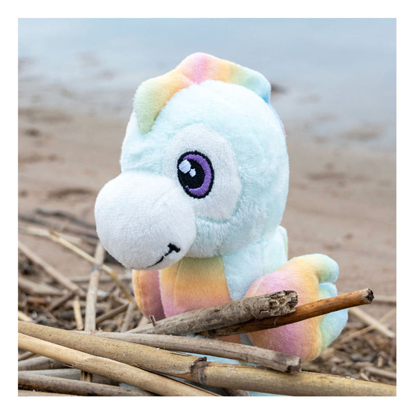 Load image into Gallery viewer, Tactic save the sea zeepaard matilda –duurzame knuffel 20x10x5 cm– gemaakt van 4-7 gerecyclede pet flessen – inclusief adoptiecertificaat – educatief speelgoed vanaf 0 jaar – ecologisch pluche – 100% recyclebaar – bescherm de zee – met gratis app