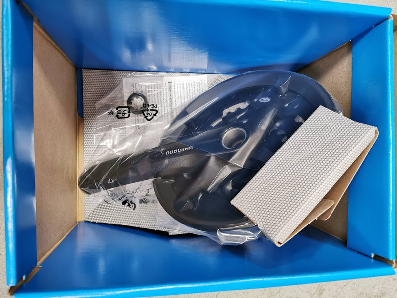 Load image into Gallery viewer, Shimano crankstel Altus MT2103 44-32-22 9V 175mm Zwart