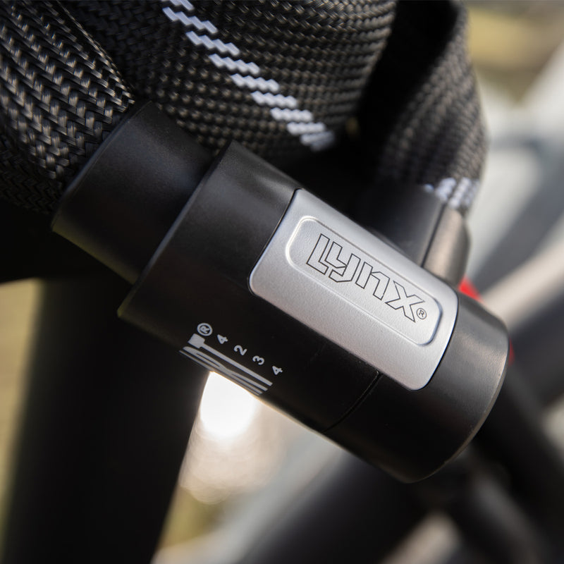 Load image into Gallery viewer, Lynx kettingslot art-2 110 cm x 8.3 mm nylon hoes zwart op kaart