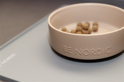 Load image into Gallery viewer, Trixie be nordic voerbak hond keramiek rubber taupe