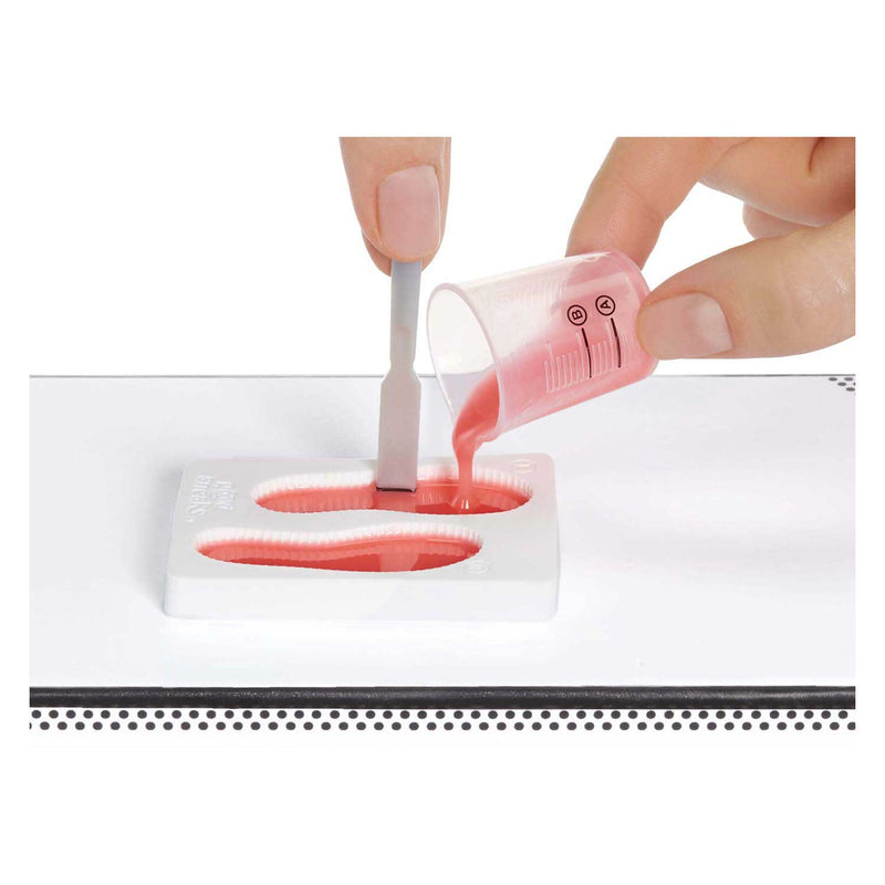 Load image into Gallery viewer, Miniverse make it mini sneakers - knutselset – ontwerp mini sneakers met accessoires