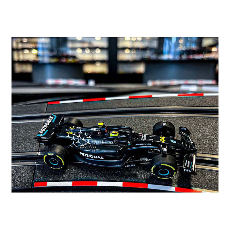 Load image into Gallery viewer, Carrera mercedes-amg f1 w14 lewis hamilton - 1:43