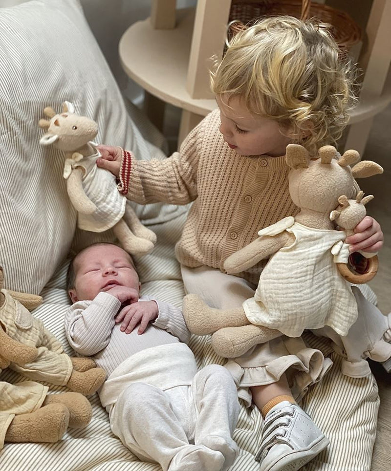 Afbeelding laden in galerijviewer, Egmont knuffel rammelaar girafe leonie.