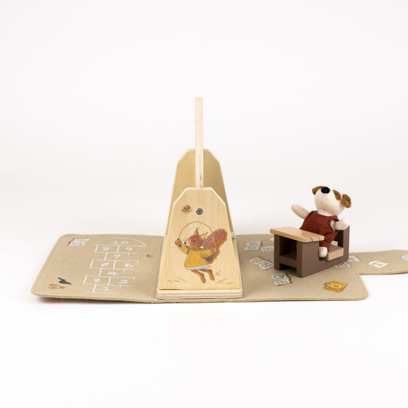 Load image into Gallery viewer, Egmont school mini vrienden. 23x21x10 cm