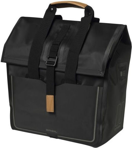 Load image into Gallery viewer, Basil Urban Dry Shopper - waterdichte fietsshopper, vegan leather details, verstelbare sluiting, reflectie, mat zwart