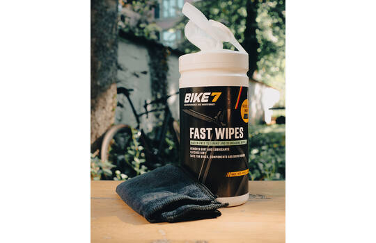 Afbeelding laden in galerijviewer, Bike7 - fast wipes pot met 70 doekjes inclusief microvezel poetsdoek