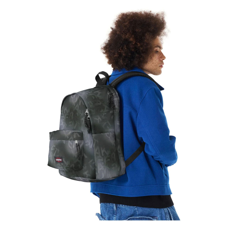 Load image into Gallery viewer, Eastpak day office rugzak - letter dye black