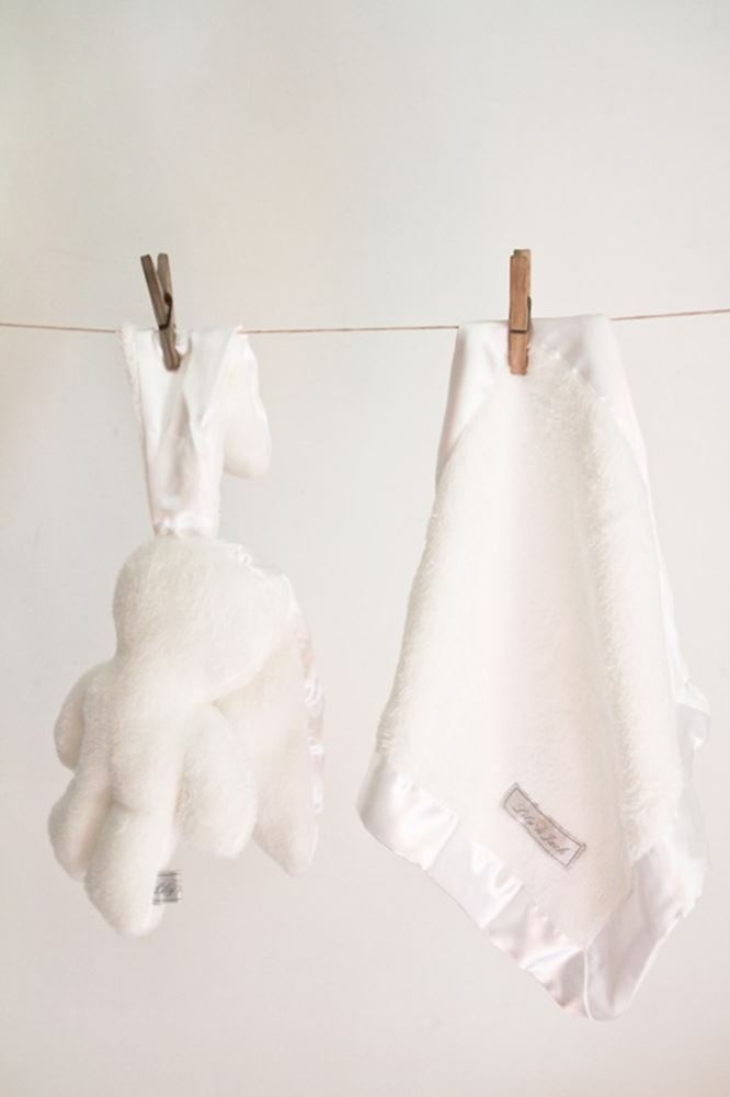 Load image into Gallery viewer, Snuggle bunny wit met witte oren. 26 cm