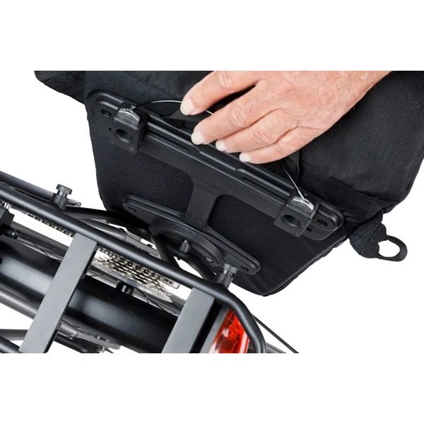 Load image into Gallery viewer, Basil fietsschoudertas move mik studs 14 liter 14 x 24 x 34 cm - zwart