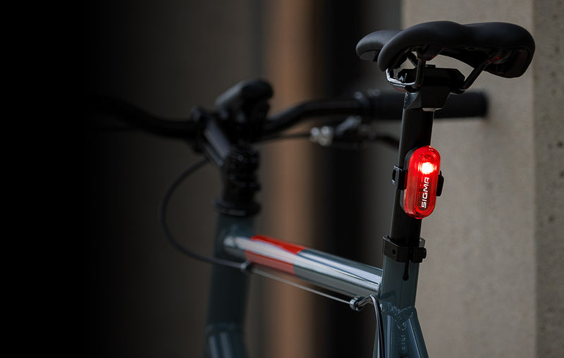 Load image into Gallery viewer, Sigma curve achterlicht led op batterij aan uit 17450