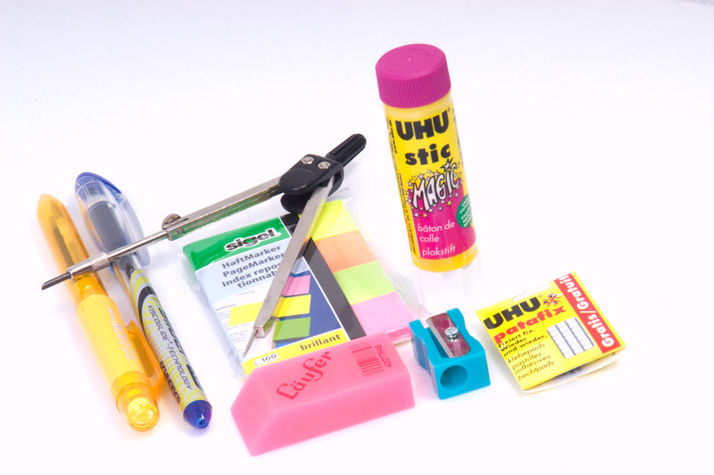 Load image into Gallery viewer, Kangaro k-7402 beker met pen gum lijm passer etc.