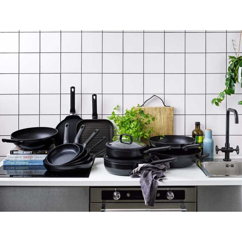 Load image into Gallery viewer, Bk easy induction koekenpan 20cm - pfas-vrije antikleeflaag - koekenpan inductie - keramische pan - ovenbestendig tot 160°c - koudgrepen - zwart