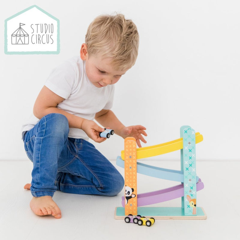 Afbeelding laden in galerijviewer, Studio circus houten autobaan + 3 auto #039;s