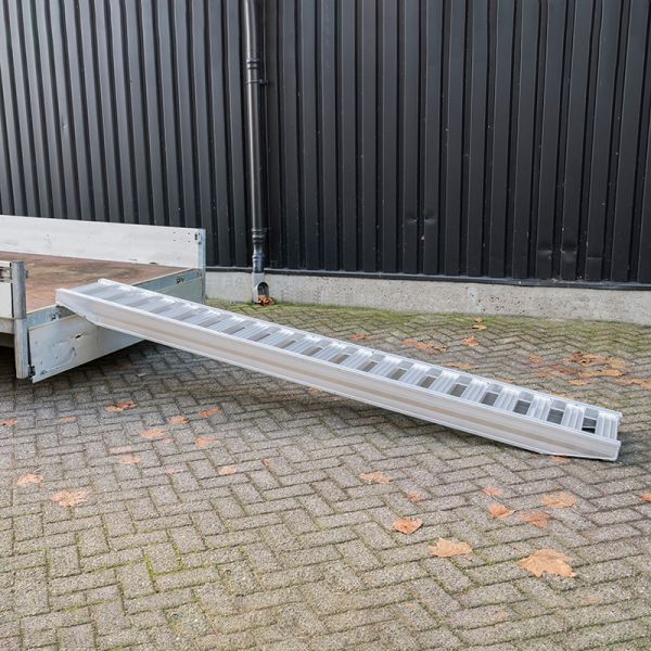 Load image into Gallery viewer, Oprijplank stuk 300 cm 2500kg.