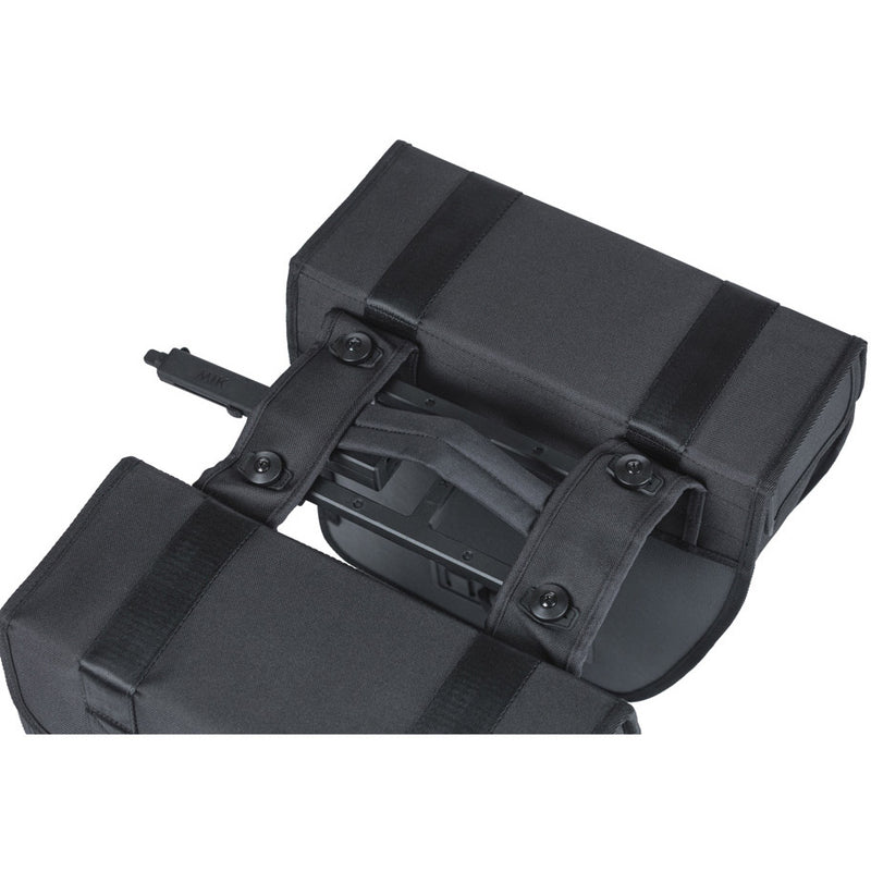 Load image into Gallery viewer, Basil dubbele fietstas tour waterproof mik 28 liter 14 x 29 x 30 cm (2x) - zwart
