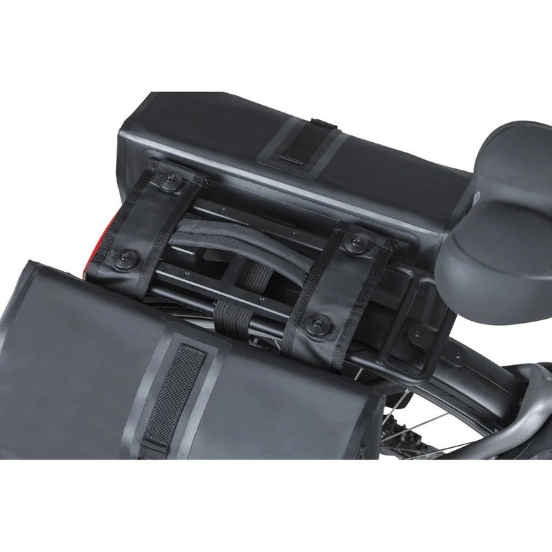 Load image into Gallery viewer, Basil tas urban dry mik 2.0 dubbel matzwart | 50l