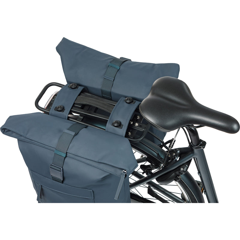 Load image into Gallery viewer, Basil dubbele fietstas brooklyn mik 41l 14 x 30 x 37 cm - blauw