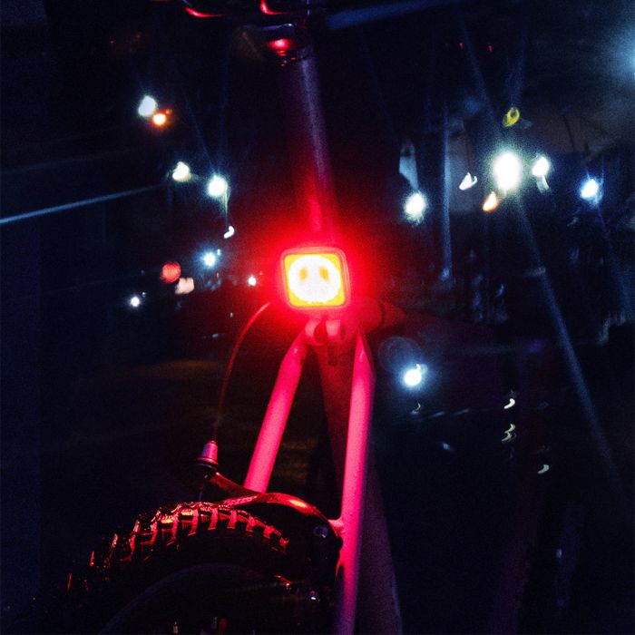 Load image into Gallery viewer, Knog blinder rear - peace - black