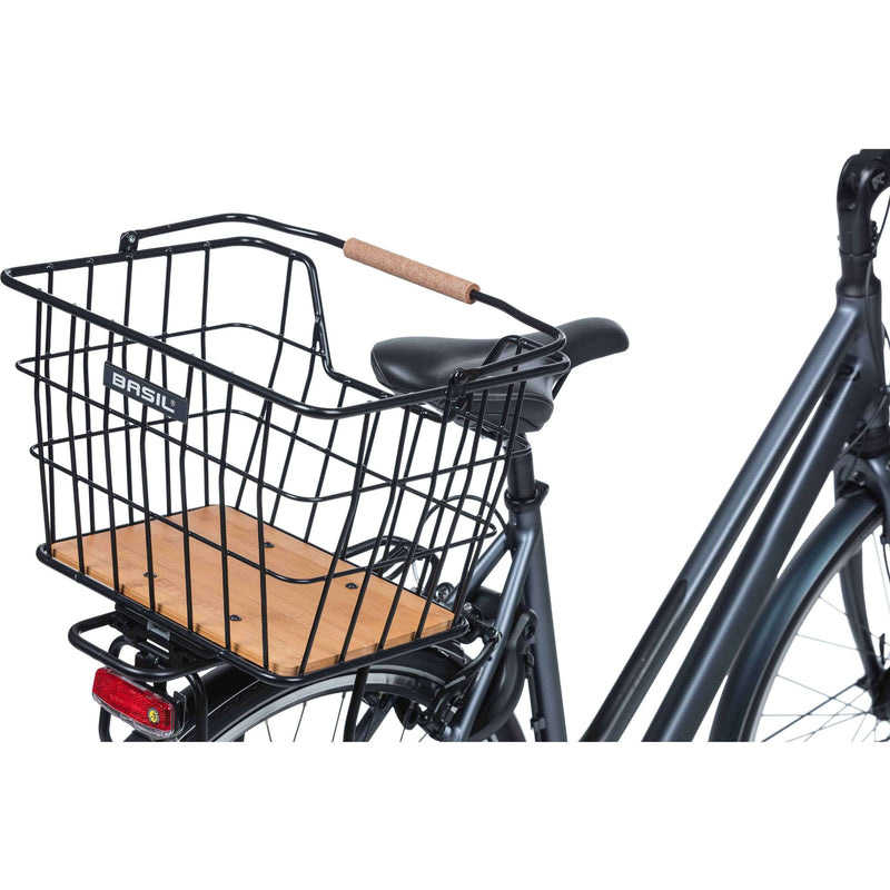 Load image into Gallery viewer, Basil fietsmand nordland mik 23 liter 23 x 33 x 19 cm voor- en of achterop zwart bruin