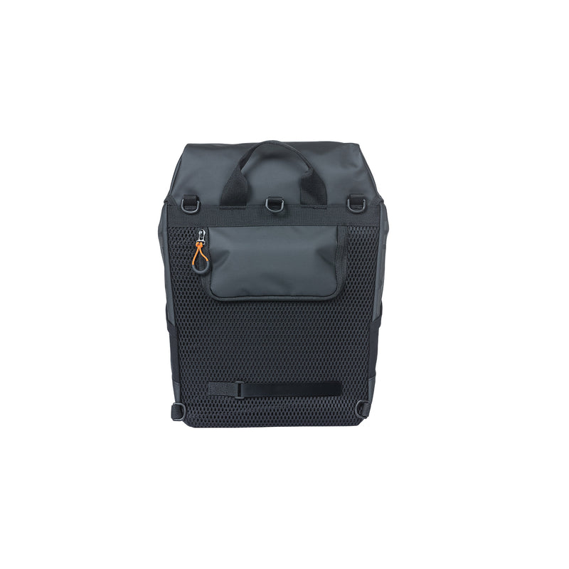 Load image into Gallery viewer, Basil Miles Tarpaulin fietsrugzak Nordlicht - Waterdichte zwarte rugzak voor fietsers - 17L - Unisex - Sportief - Zwart