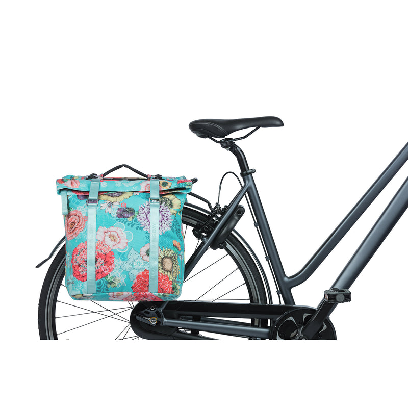 Load image into Gallery viewer, Basil Bloom Field dubbele fietstas, waterdicht, sky blue, 35L
