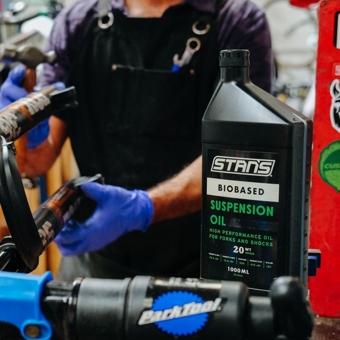 Load image into Gallery viewer, Stans stan's biobased suspension oil - 2,5wt - 1l