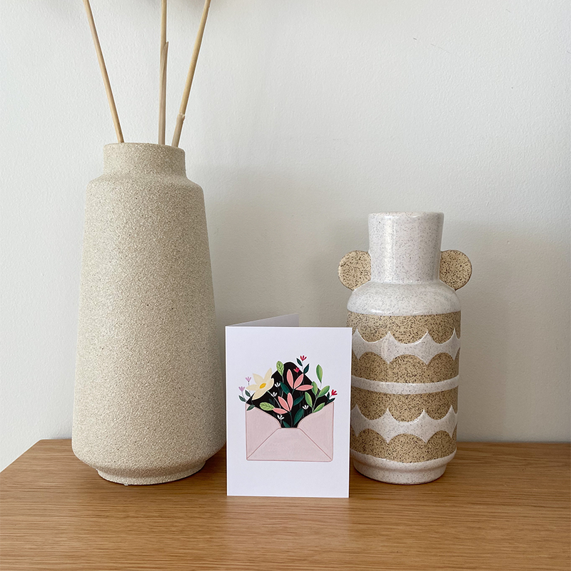 Afbeelding laden in galerijviewer, Art by andu wenskaart flower envelope