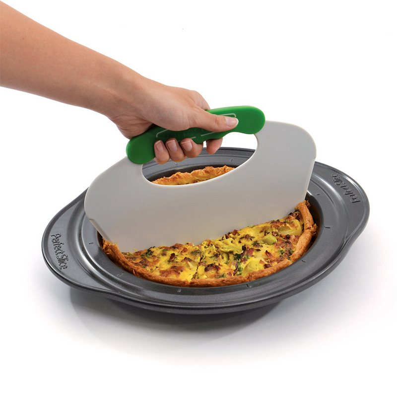 Afbeelding laden in galerijviewer, Berghoff cakevorm rond met snijhulp antraciet ø22cm