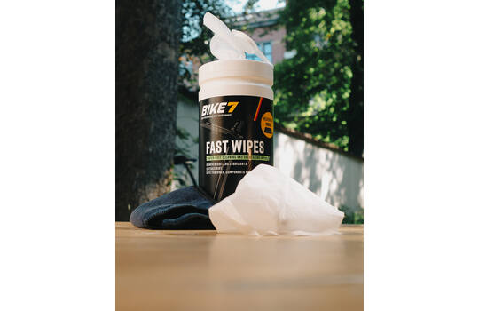 Afbeelding laden in galerijviewer, Bike7 - fast wipes pot met 70 doekjes inclusief microvezel poetsdoek