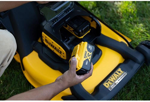 Load image into Gallery viewer, Dewalt dcmwp134w2-qw accu grasmaaier | 2x18v | 53 cm | 2x 8,0ah accu + lader - dcmwp134w2-qw