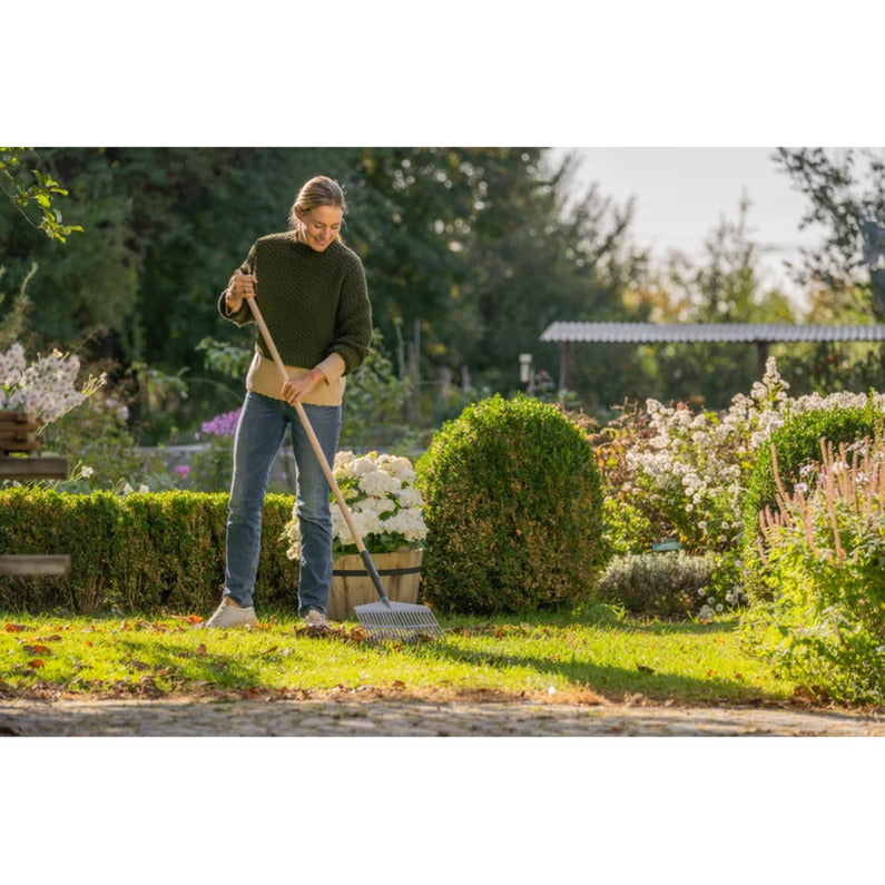 Load image into Gallery viewer, Gardena pureline grashark fsc 100% (grijs houtkleur, 17305-20)