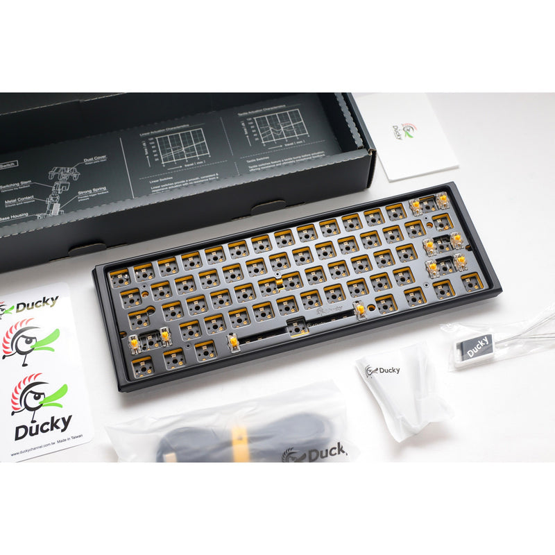 Load image into Gallery viewer, Ducky one 3 mini ansi layout barebone, toetsenbord (zwart zwart, us lay-out, 60%, rgb leds, hot swap, barebone)