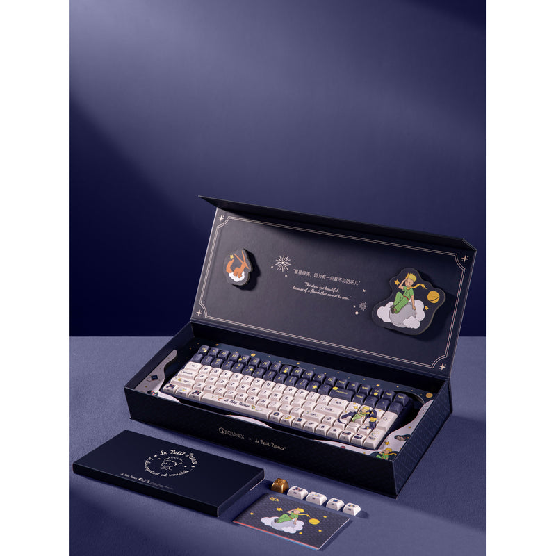 Afbeelding laden in galerijviewer, Iqunix f97 starry tryst rgb mechanisch gaming toetsenbord (donkerblauw, us lay-out (qwerty), iqunix silent rose, 96%, rgb leds, hot-swappable, pbt, 2.4ghz | bluetooth 5.1 | usb-c)