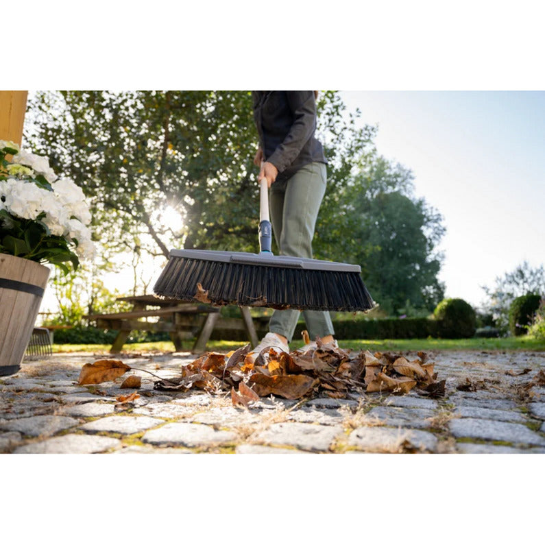 Load image into Gallery viewer, Gardena pureline straatbezem fsc 100% (houtkleur zwart, 17311-20)