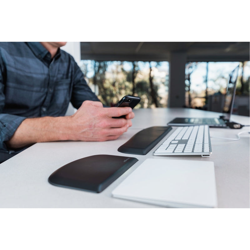 Load image into Gallery viewer, Kensington ergosoft polssteun voor slanke toetsenborden (zwart)