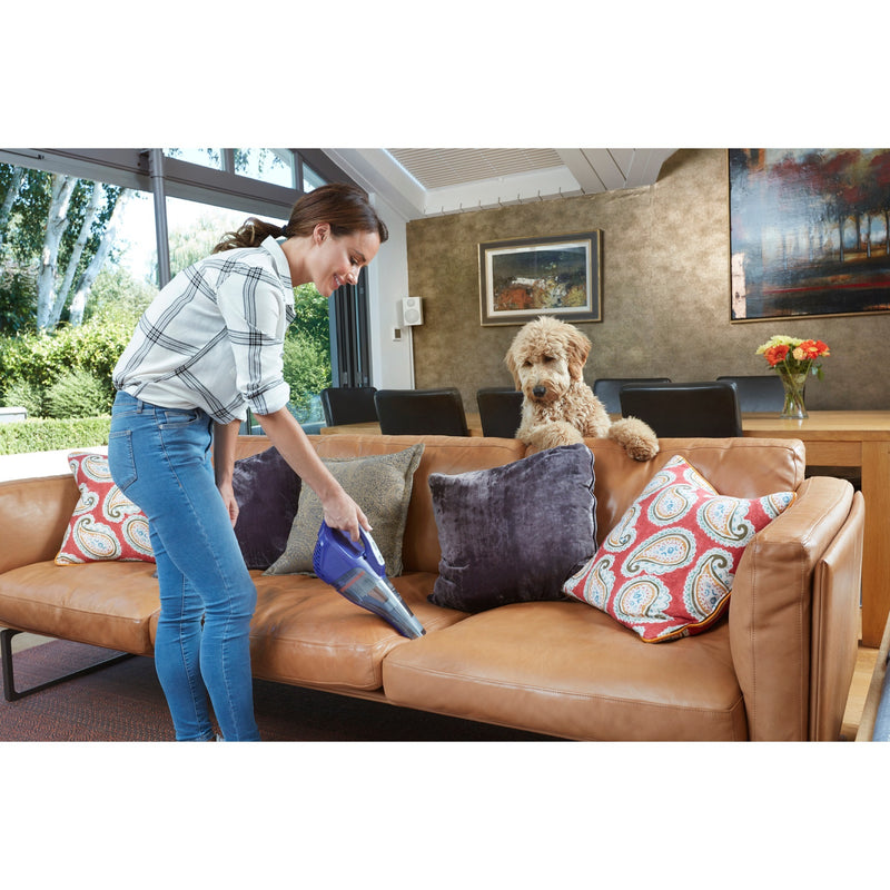 Afbeelding laden in galerijviewer, Black+decker dvb315jp 12v 1.5ah pet kruimeldief met dierenborstel handstofzuiger
