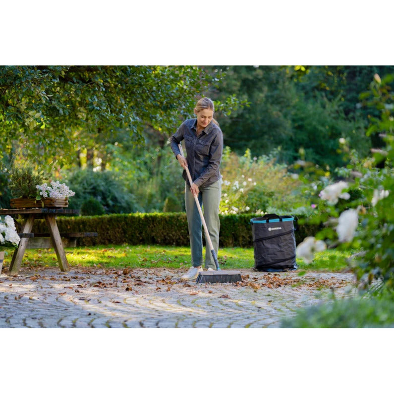 Load image into Gallery viewer, Gardena pureline straatbezem fsc 100% (houtkleur zwart, 17311-20)