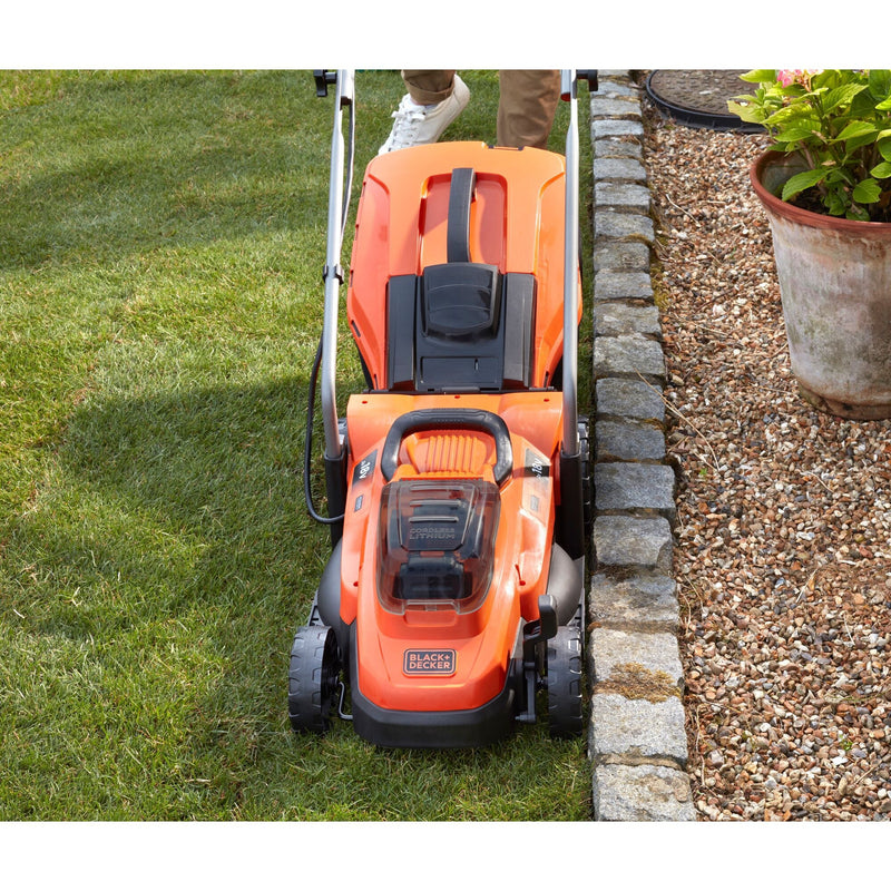 Afbeelding laden in galerijviewer, Black+decker bcmw3318l2-qw 2x 18v grasmaaier (oranje zwart, 2x 18v 2.5ah accu en oplader inbegrepen)