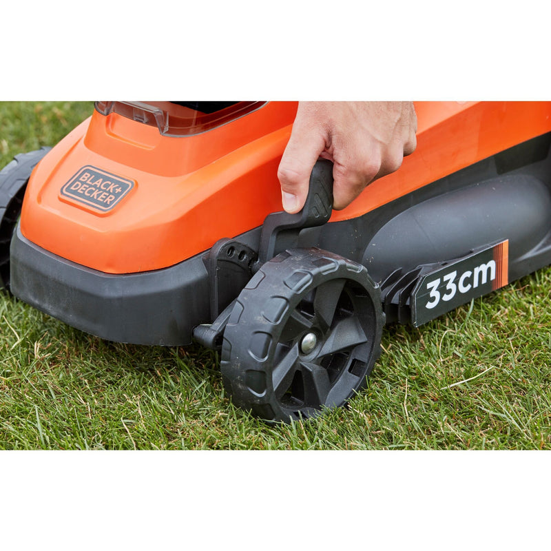 Afbeelding laden in galerijviewer, Black+decker bcmw3318l2-qw 2x 18v grasmaaier (oranje zwart, 2x 18v 2.5ah accu en oplader inbegrepen)